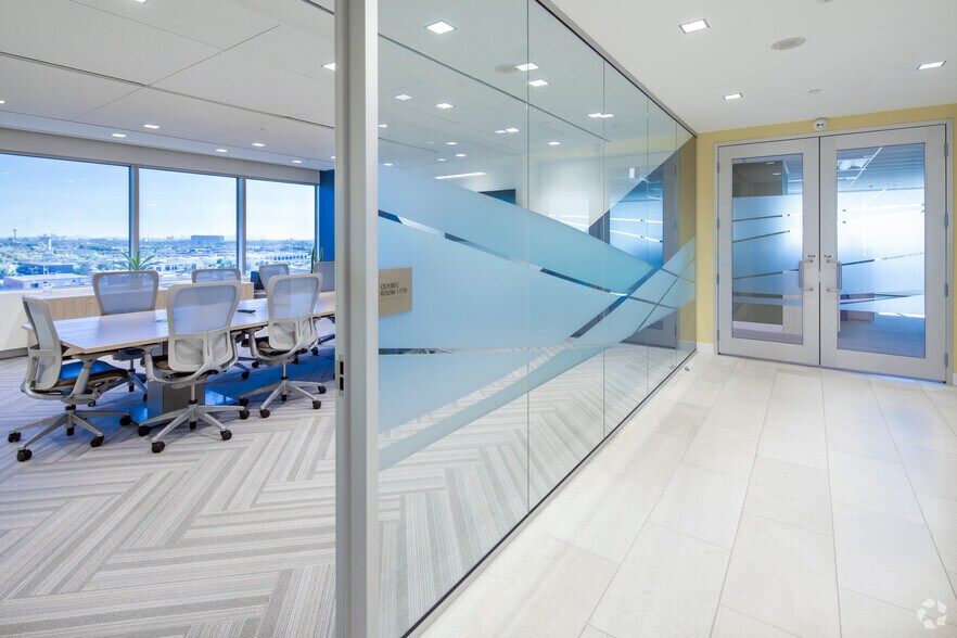 More Photos Of 1290 Central Pky W, Mississauga Office For Lease