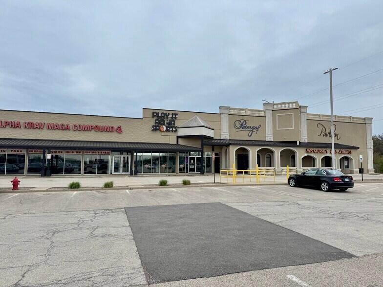 More Photos Of 455-577 Waukegan Rd, Northbrook Unknown For Lease