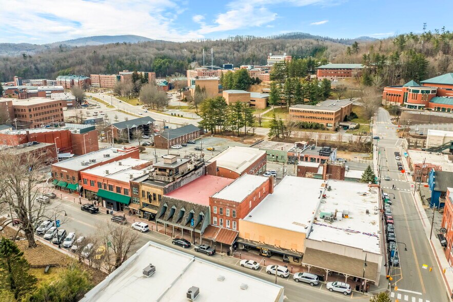 More Photos Of 627 W King St, Boone Restaurant For Lease