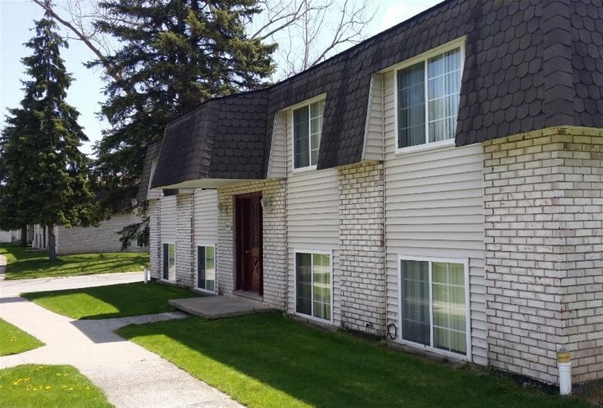 Primary Photo Of 2163 N Center Rd, Saginaw Apartments For Sale