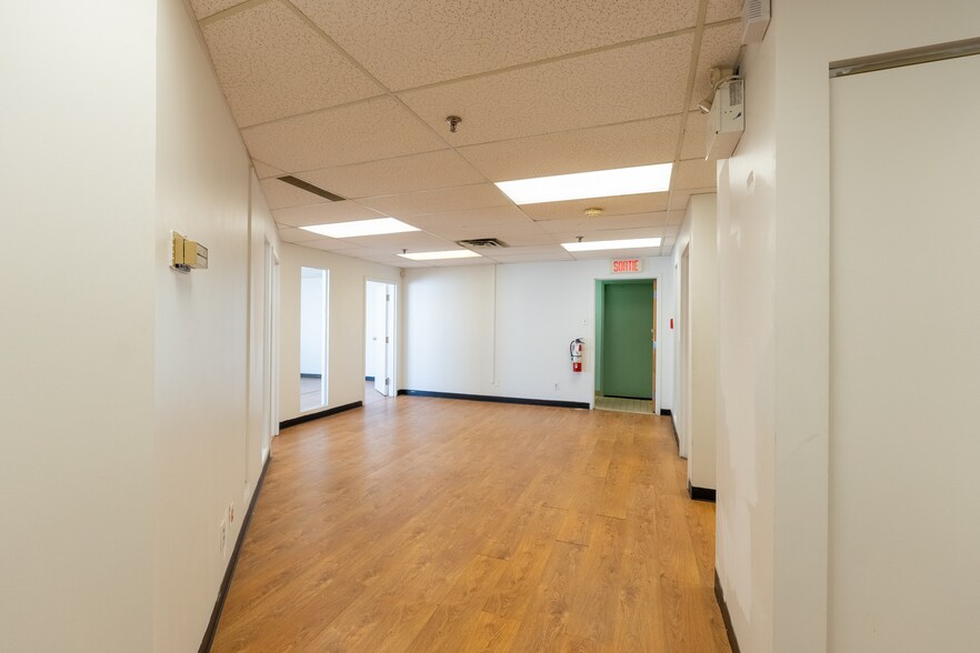 More Photos Of 8552-8678 Boul Pie-IX, Montréal Warehouse For Lease