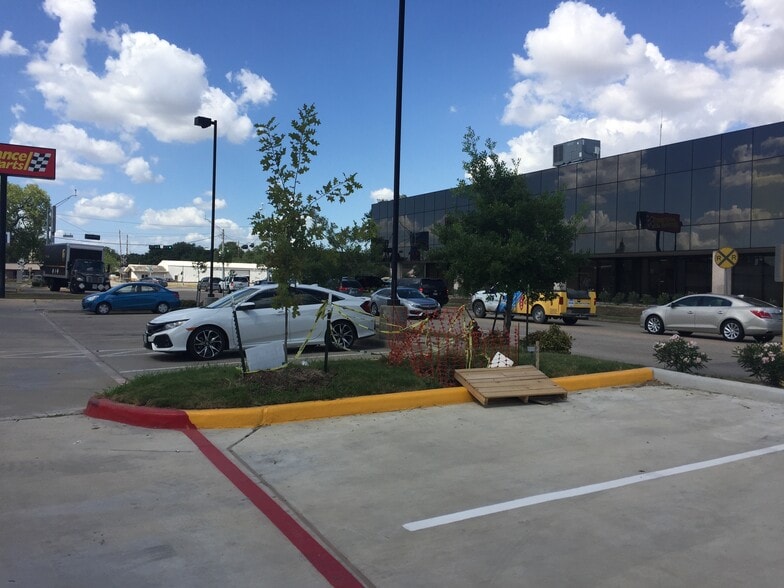More Photos Of 701 Pin Oak Rd, Katy Storefront Retail Office For Lease