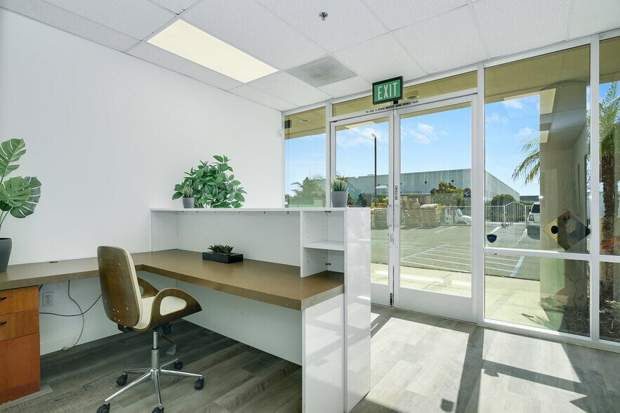 More Photos Of 8594 Siempre Viva Rd, San Diego Manufacturing For Lease