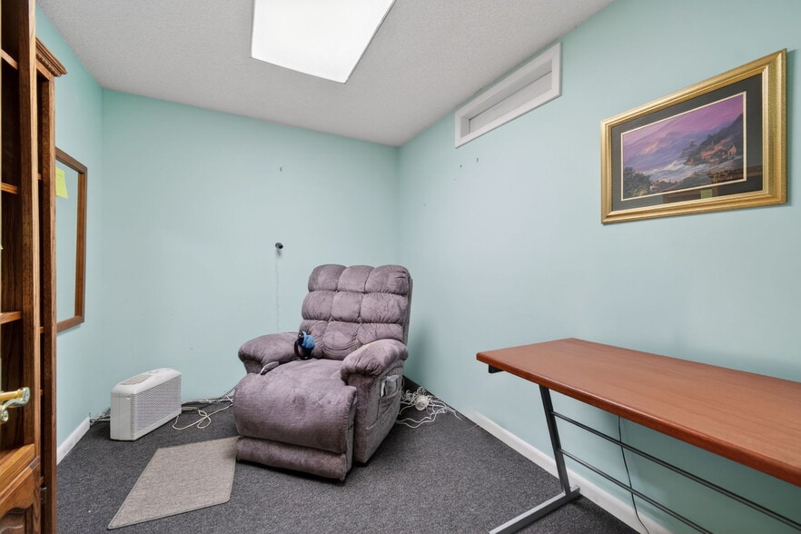 More Photos Of 0S165 Church St, Winfield Office For Sale