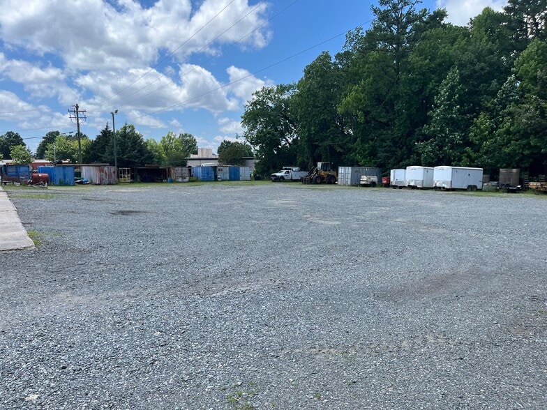 More Photos Of 6415 Lakeview Rd, Charlotte Unknown For Lease