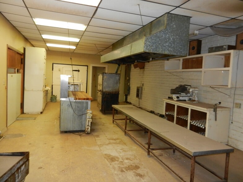 More Photos Of 14000 E Business 40 St, Mclean Hotel For Sale