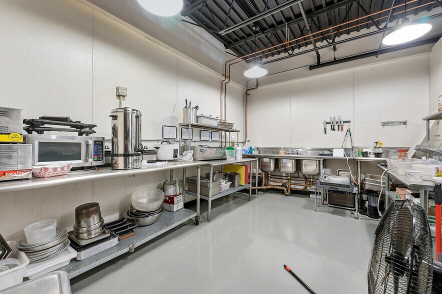 More Photos Of 89 Baldwin St, West Springfield Manufacturing For Sale