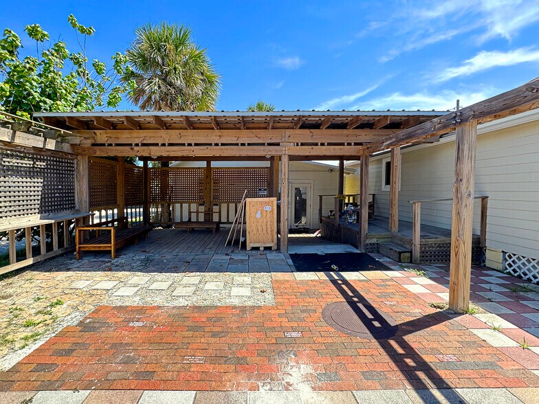 More Photos Of 411 Flagler Ave, New Smyrna Beach Freestanding For Lease
