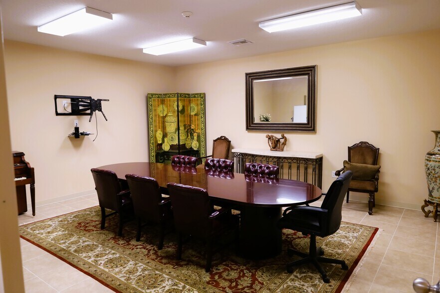 More Photos Of 7458 N Tamiami Trl, Sarasota Medical For Sale