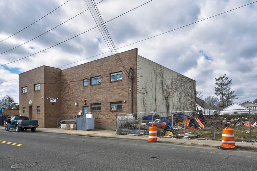 More Photos Of 200 Meacham Ave, Elmont Warehouse For Lease