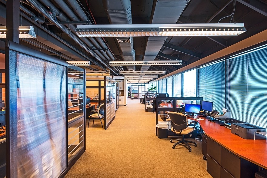 More Photos Of 3033 N Central Ave, Phoenix Office For Sale