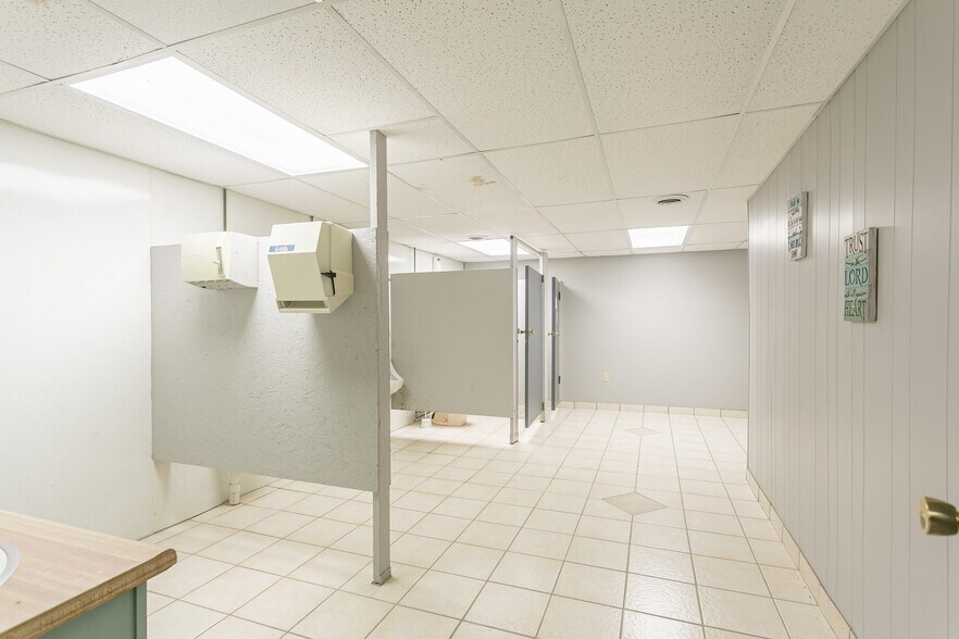 More Photos Of 2926 Main St, Caledonia Self Storage For Lease