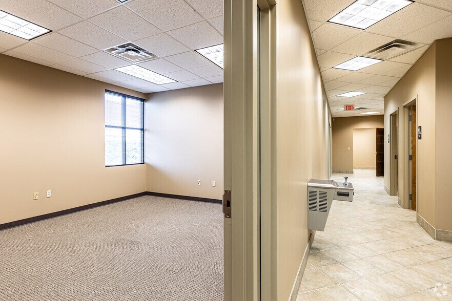 More Photos Of 831 NE Woods Chapel Rd, Lee's Summit Office For Lease