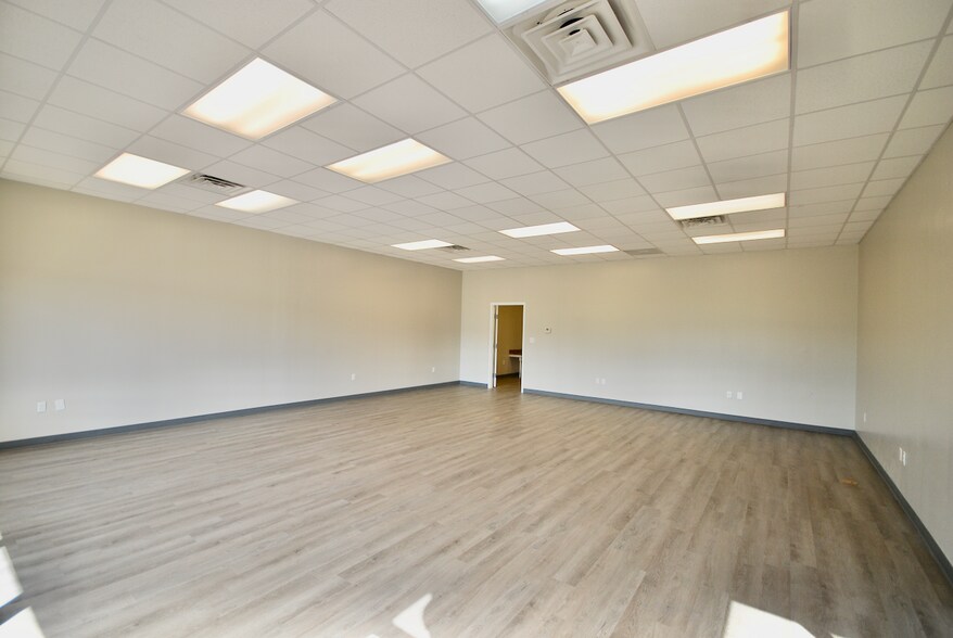 More Photos Of 1932 Highway 45 Byp, Jackson Storefront For Lease