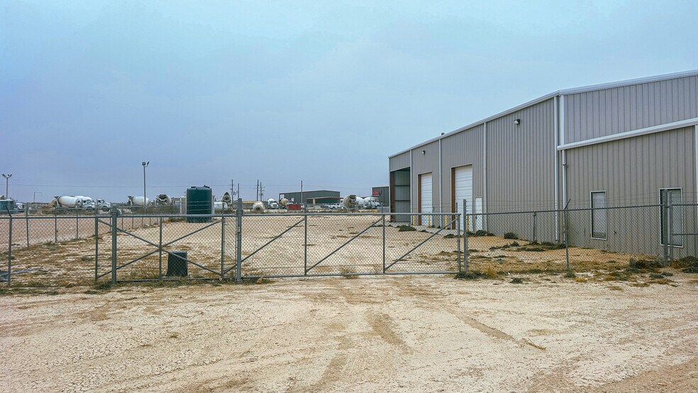 More Photos Of 3115 N County Road 1107, Midland Warehouse For Lease