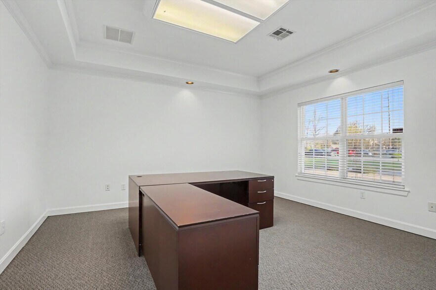 More Photos Of 5407 S Lewis Ave, Tulsa Office For Lease