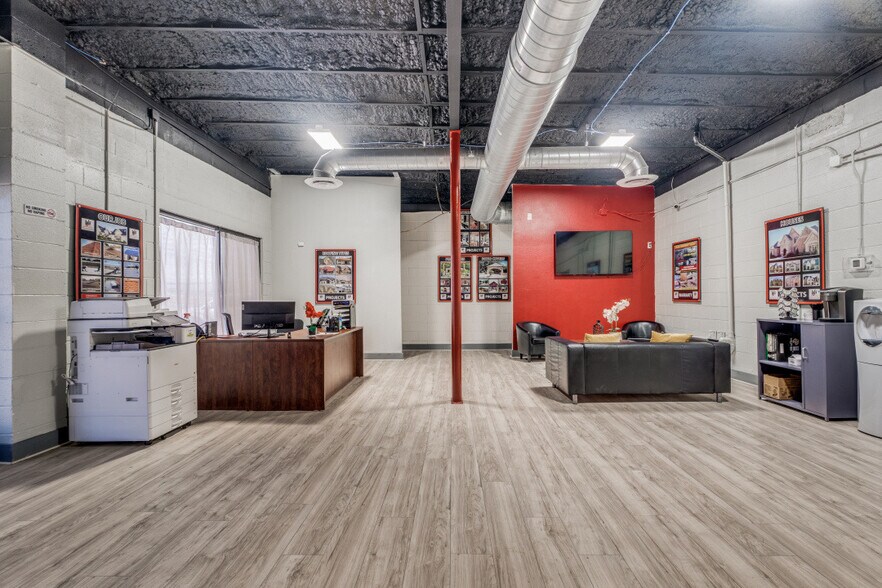 More Photos Of 2616 SW Loop 410, San Antonio Showroom For Sale
