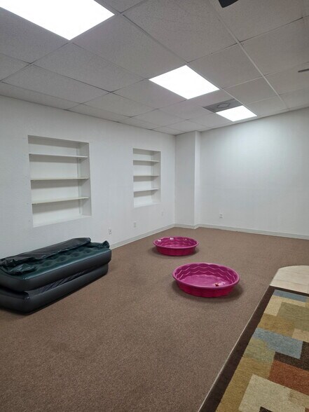 More Photos Of 20037 Kenilworth Blvd, Port Charlotte Industrial For Lease