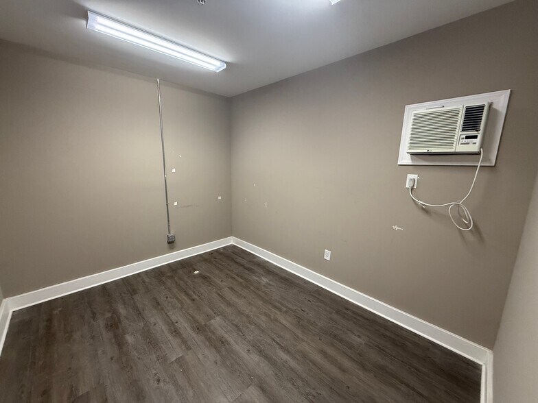 More Photos Of 1667 Shug Jordan Pky, Auburn Flex For Lease