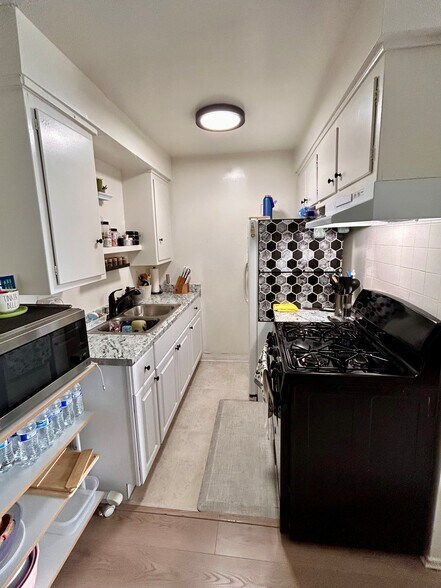 More Photos Of 14611 Larch Ave, Lawndale Apartments For Sale