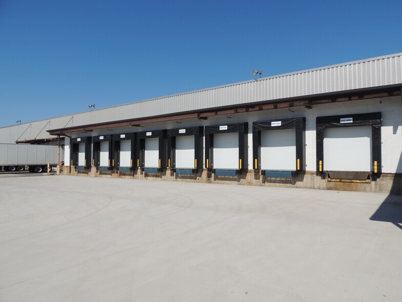 More Photos Of 1128 Roosevelt Ave, York Warehouse For Lease