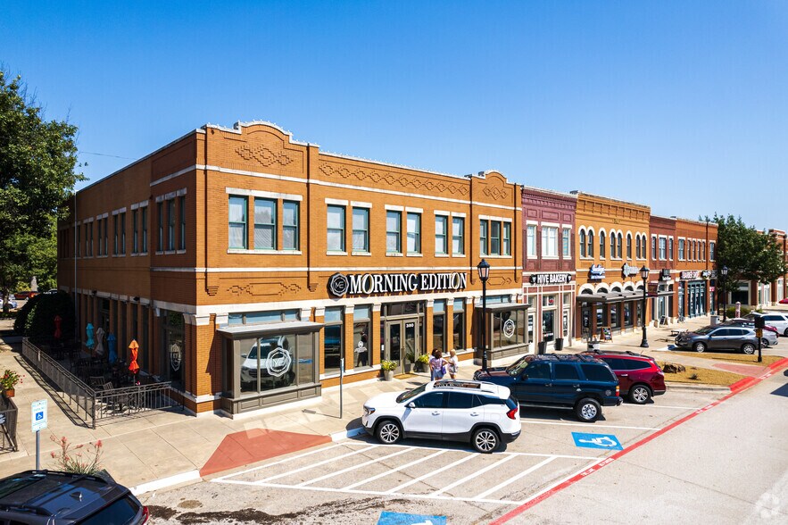 More Photos Of 300-900 Parker Sq, Flower Mound Unknown For Lease