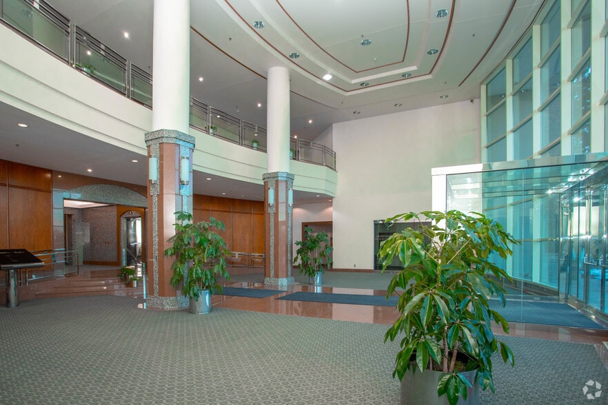 More Photos Of 2401 W Big Beaver Rd, Troy Office For Lease