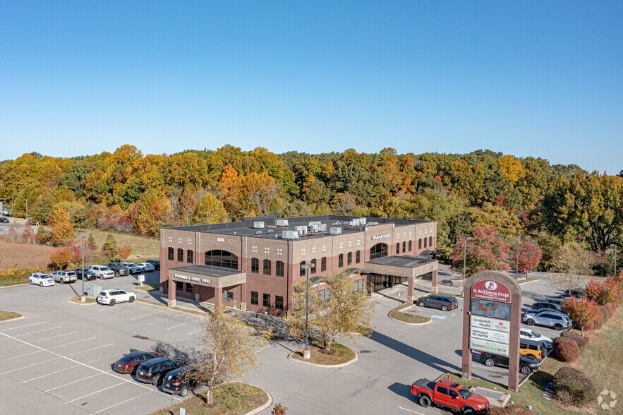 More Photos Of 800 Weatherly Dr, Clarksville Medical For Lease