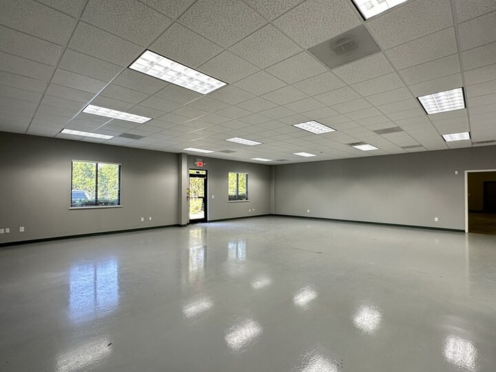 More Photos Of 600 Meadowlands Dr, Hillsborough Research And Development For Lease