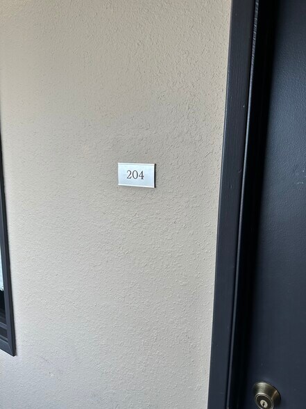 More Photos Of 8390 W Gage Blvd, Kennewick Office For Lease