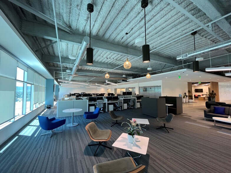 More Photos Of 75-95 W Towne Ridge Pky, Sandy Office For Lease