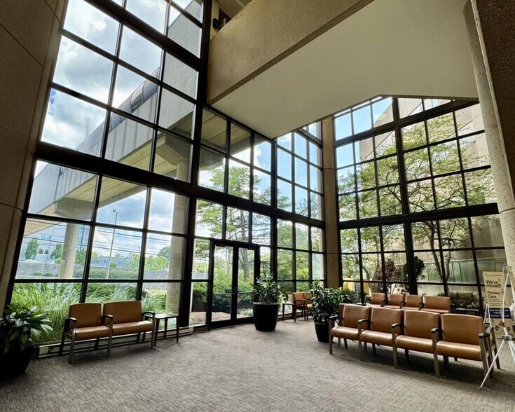 More Photos Of 1401 Harrodsburg Rd, Lexington Medical For Sale