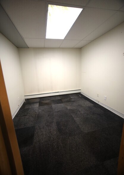 More Photos Of 326 Springside Ave, Pittsfield Office For Lease