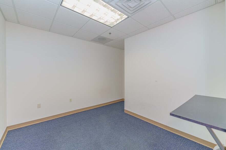 More Photos Of 10 Maxwell Dr, Clifton Park Medical For Lease