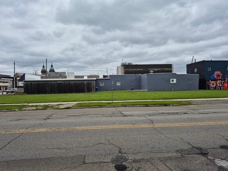 More Photos Of 145 Queen St, Chatham Storefront For Sale