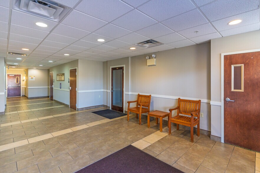 More Photos Of 370 E Maple Ave, Langhorne Office For Lease