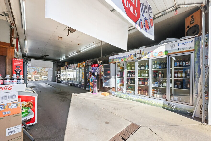 More Photos Of 2024 Locust St, Canal Fulton Freestanding For Sale