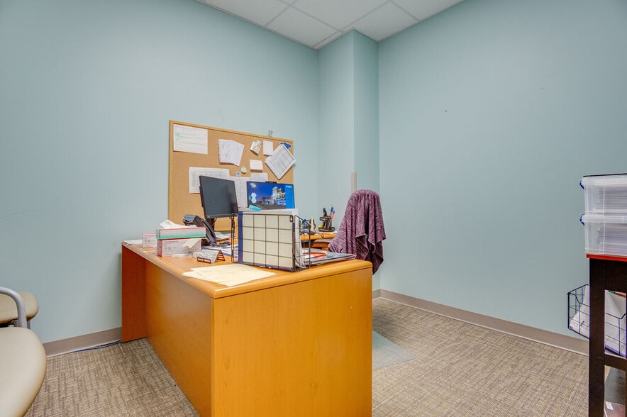 More Photos Of 4275 Western Blvd, Jacksonville Medical For Sale