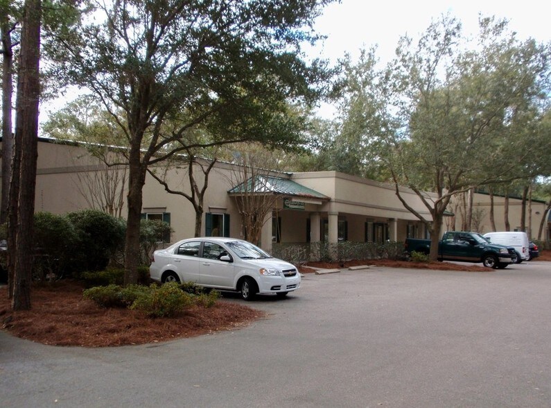 More Photos Of 136 Beach City Rd, Hilton Head Flex For Lease