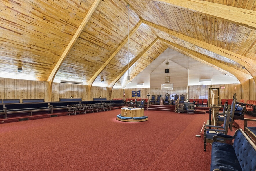 More Photos Of 81 Sprague St, Portsmouth Specialty For Sale