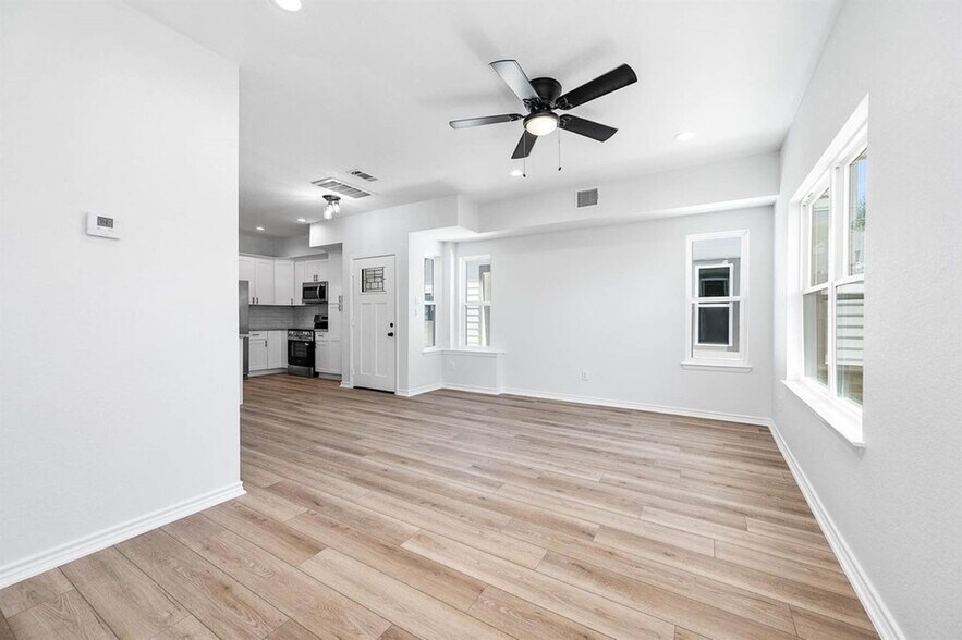 More Photos Of 2024 Hampton st, Houston Multifamily For Sale