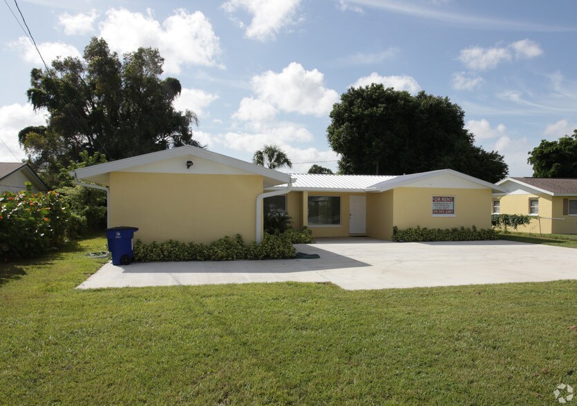 More Photos Of 5460 Bayshore Rd, North Fort Myers Office Residential For Sale