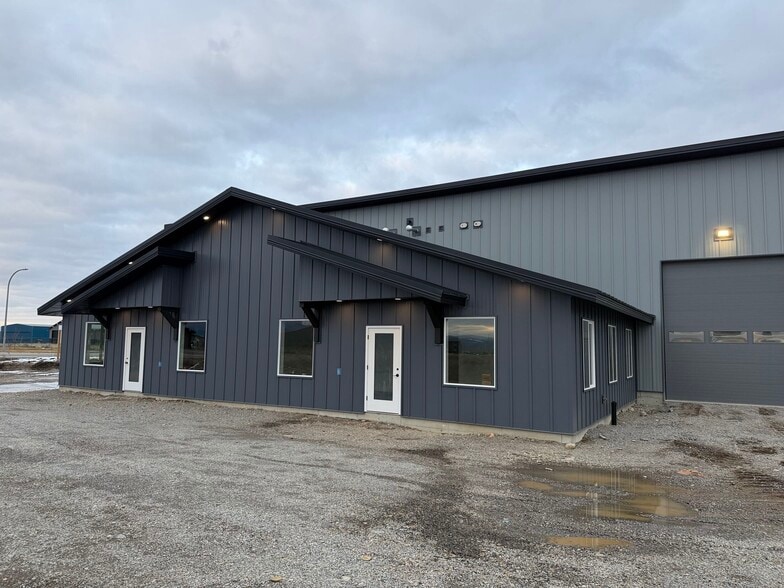 More Photos Of 3092 W Bellanca Ct, Hayden Industrial For Lease
