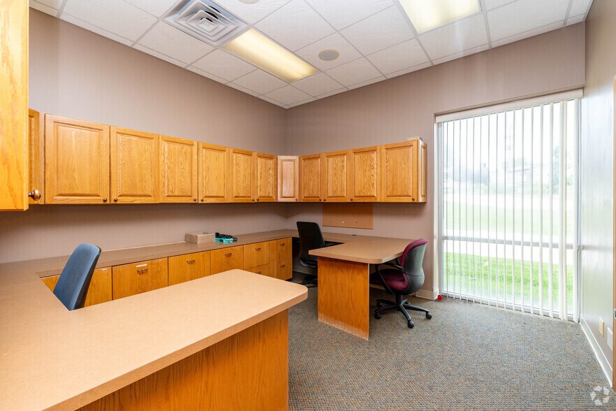 More Photos Of 14503 Grover St, Omaha Light Distribution For Lease