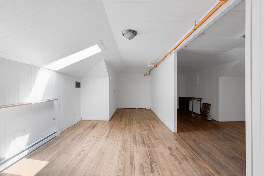 More Photos Of 21 Rue Messier, Mont-saint-hilaire Apartments For Sale