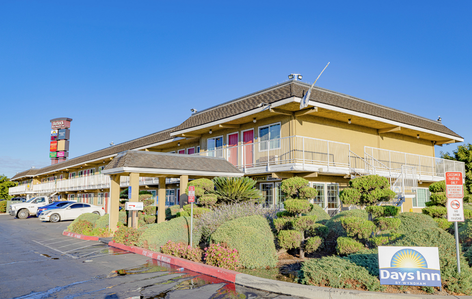 Primary Photo Of 185 N Tully Rd, Turlock Hotel For Sale