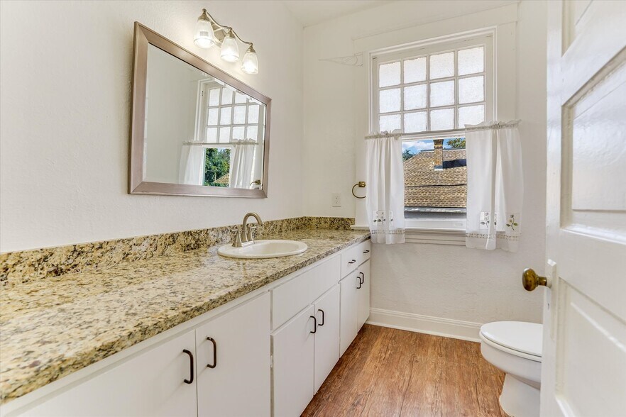 More Photos Of 1010 Rio Grande St, Austin Office For Sale