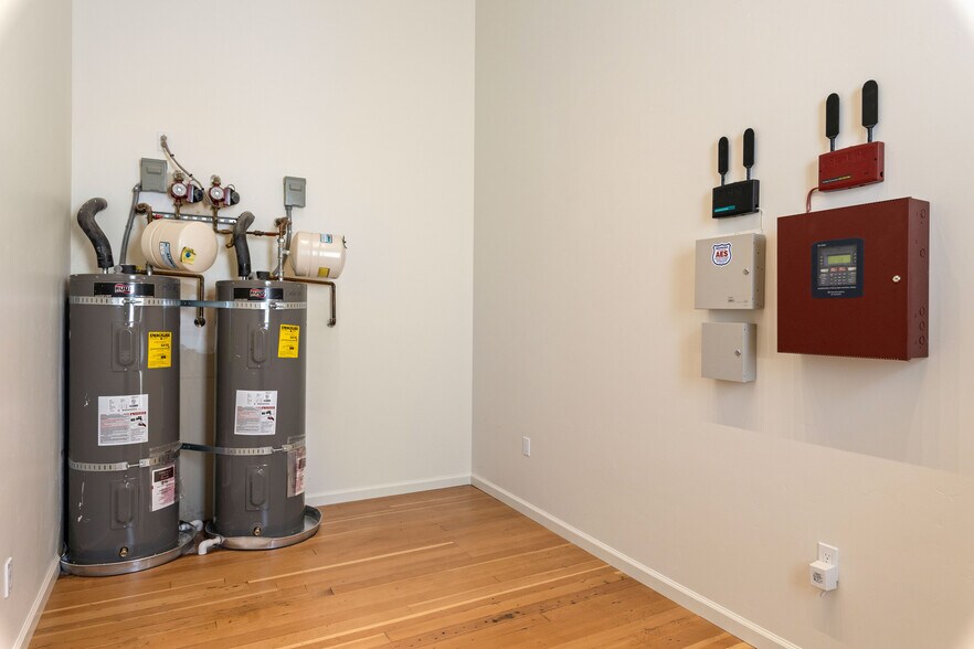 More Photos Of 302 N Main St, Lakeport Storefront For Sale