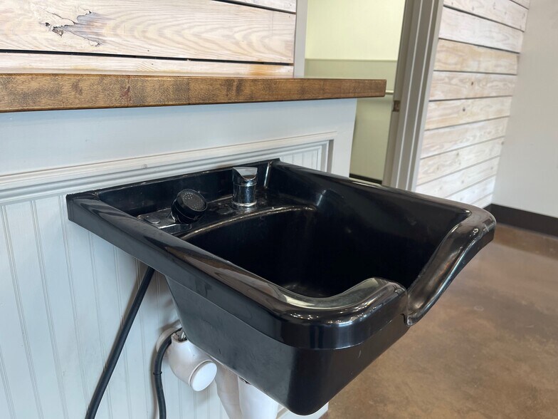 More Photos Of 4582 Cumberland Rd, Fayetteville Freestanding For Lease