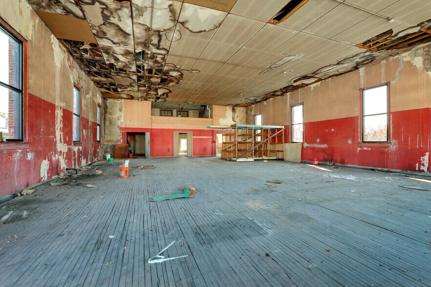 More Photos Of 900 Broadway St, Quincy Flex For Sale